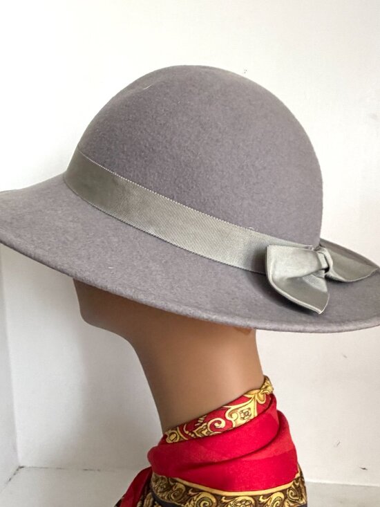 Vintage 50s USA Bollman Cloche Tilt Doeskin Dove Gray Brim Ribbon Bow Hat main image 3